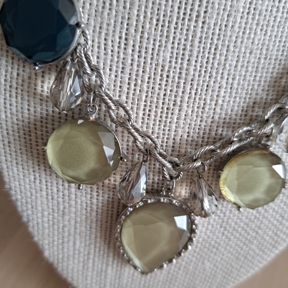 Chain link Charm Style Statement Necklace Silvertone Dark Teal Light Khaki Jewel - Picture 3 of 7